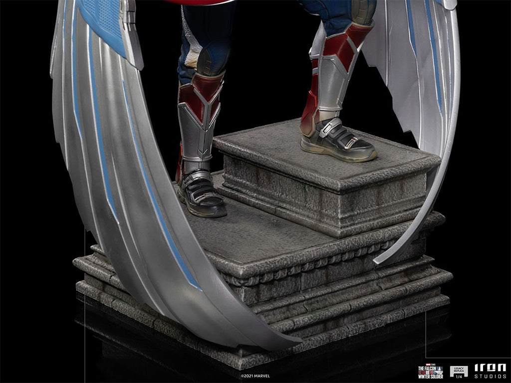 Captain America Sam Wilson (Closed Wings Version) - The Falcon and the Winter Soldier - Legacy Replica 1/4 - Iron Studios