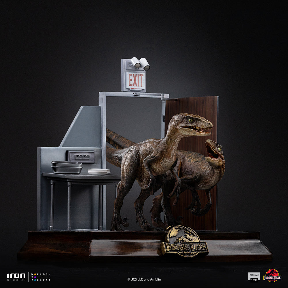 Pre-Order - Statue Raptors at the Kitchen’s Door – Jurassic Park – Art Scale 1/10 – Iron Studios