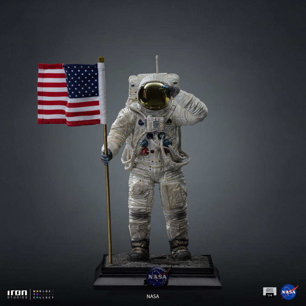 Pre-Order - Statue  Apollo 11 Astronaut - Nasa - Legacy Replica 1/4 - Iron Studios