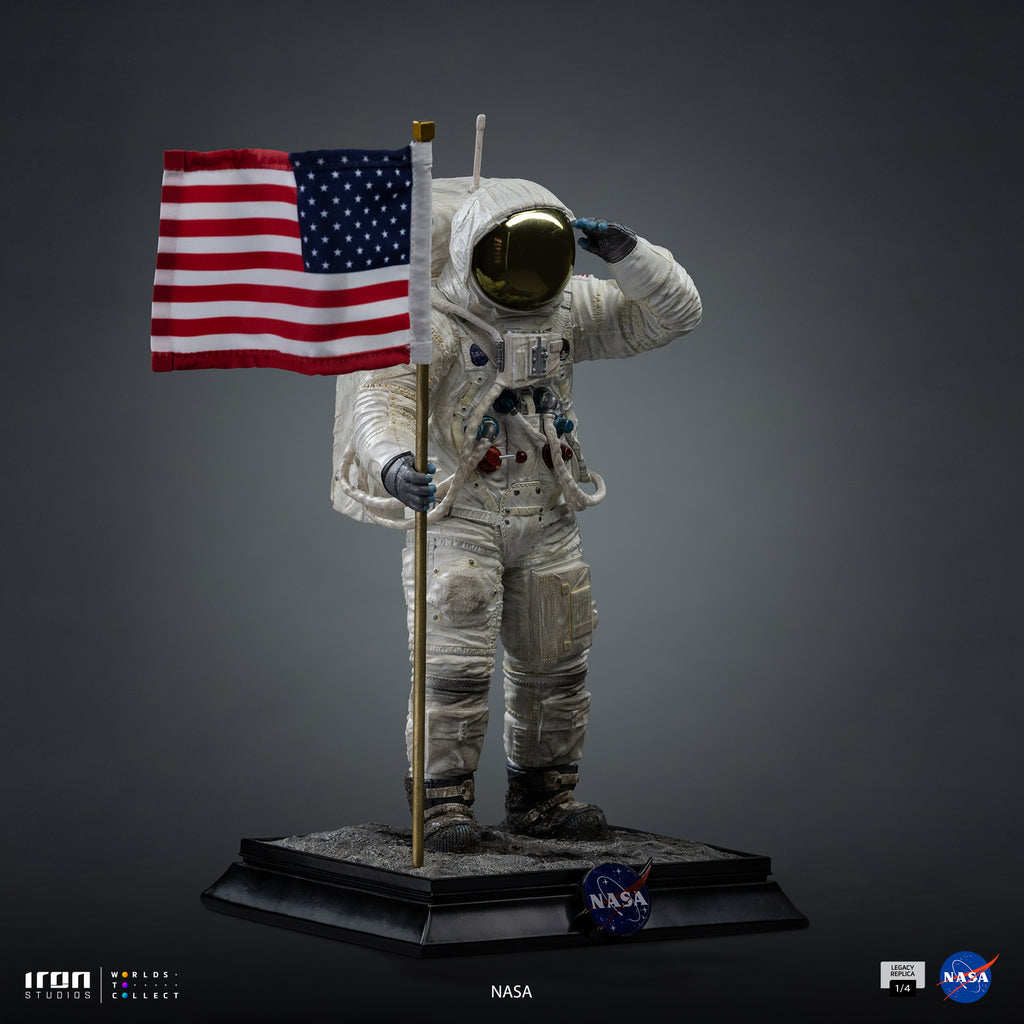 Pre-Order - Statue  Apollo 11 Astronaut - Nasa - Legacy Replica 1/4 - Iron Studios