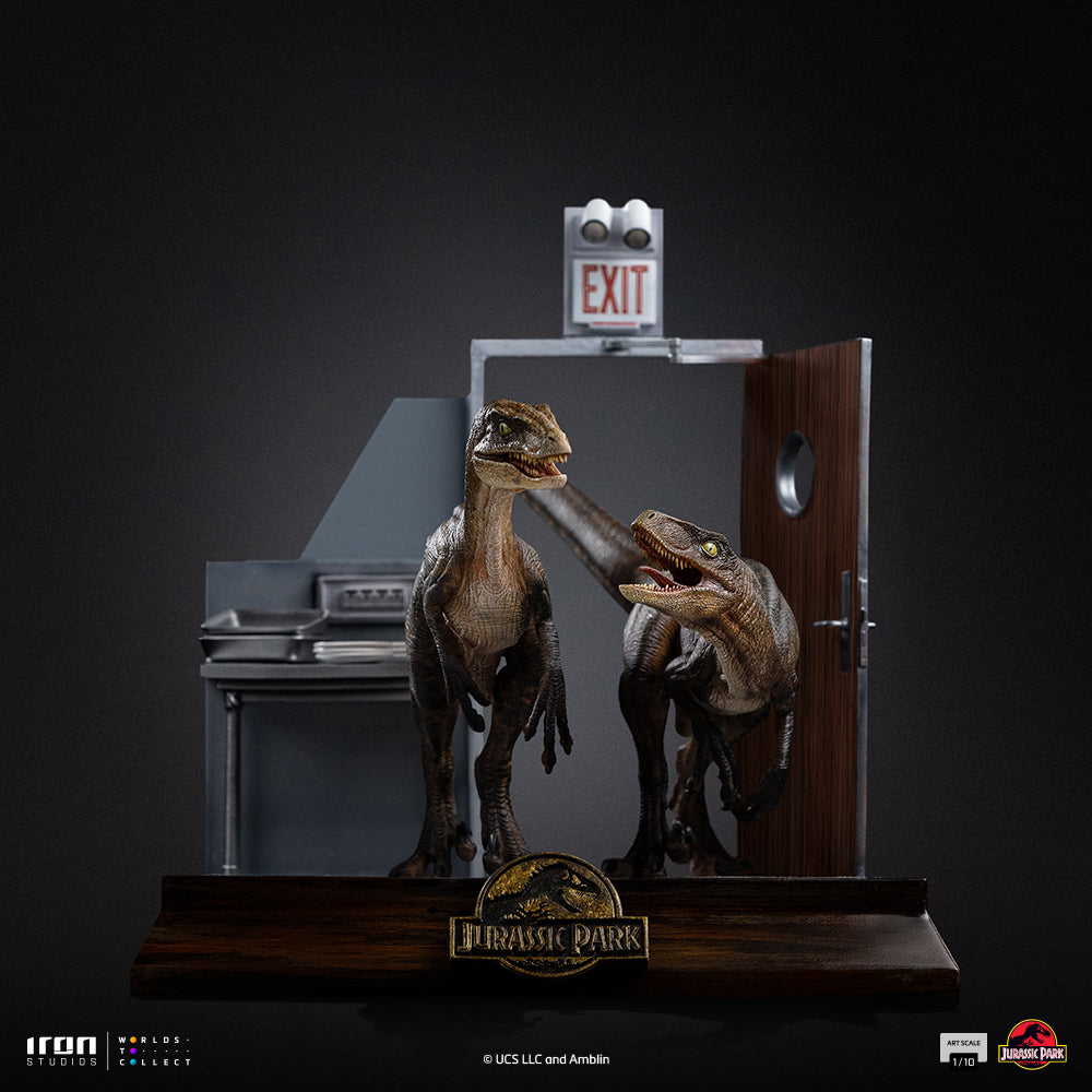 Pre-Order - Statue Raptors at the Kitchen’s Door – Jurassic Park – Art Scale 1/10 – Iron Studios
