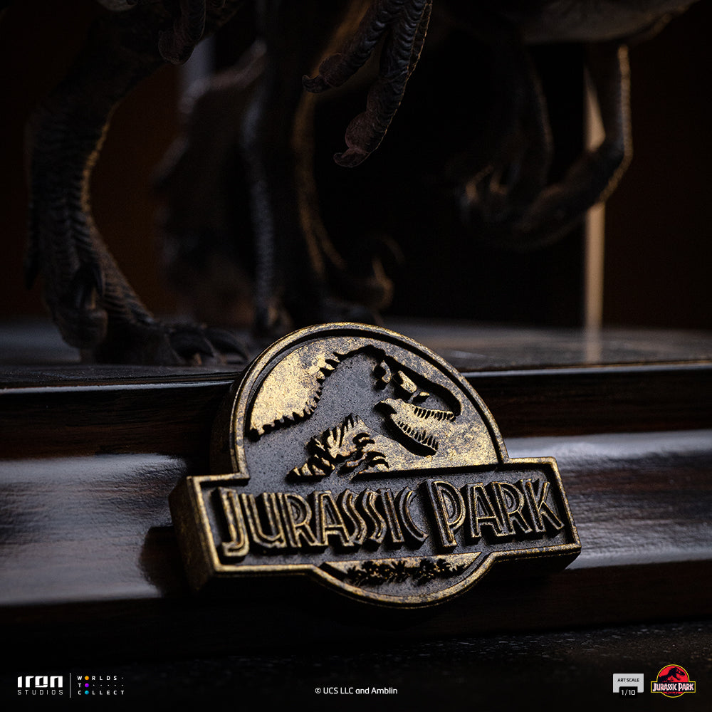 Pre-Order - Statue Raptors at the Kitchen’s Door – Jurassic Park – Art Scale 1/10 – Iron Studios