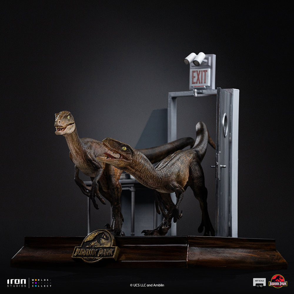 Pre-Order - Statue Raptors at the Kitchen’s Door – Jurassic Park – Art Scale 1/10 – Iron Studios