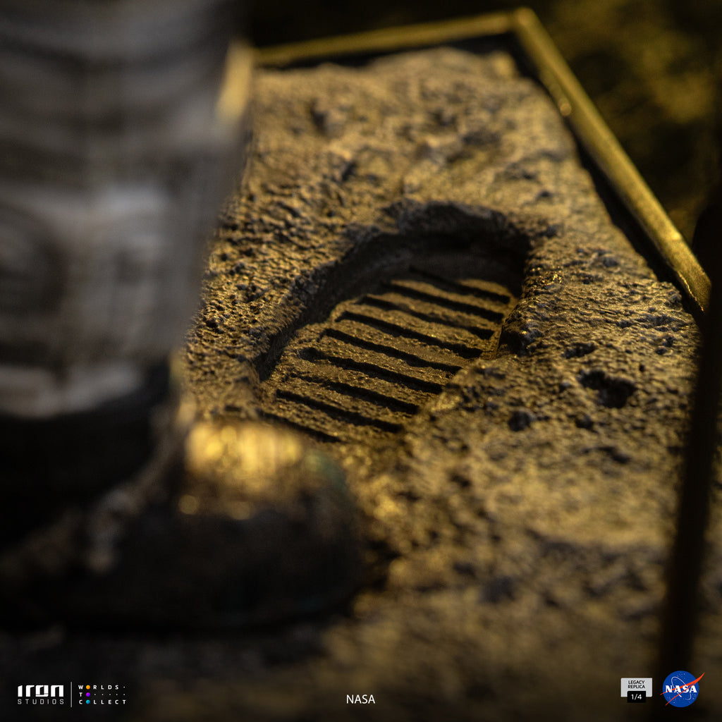 Pre-Order - Statue  Apollo 11 Astronaut - Nasa - Legacy Replica 1/4 - Iron Studios