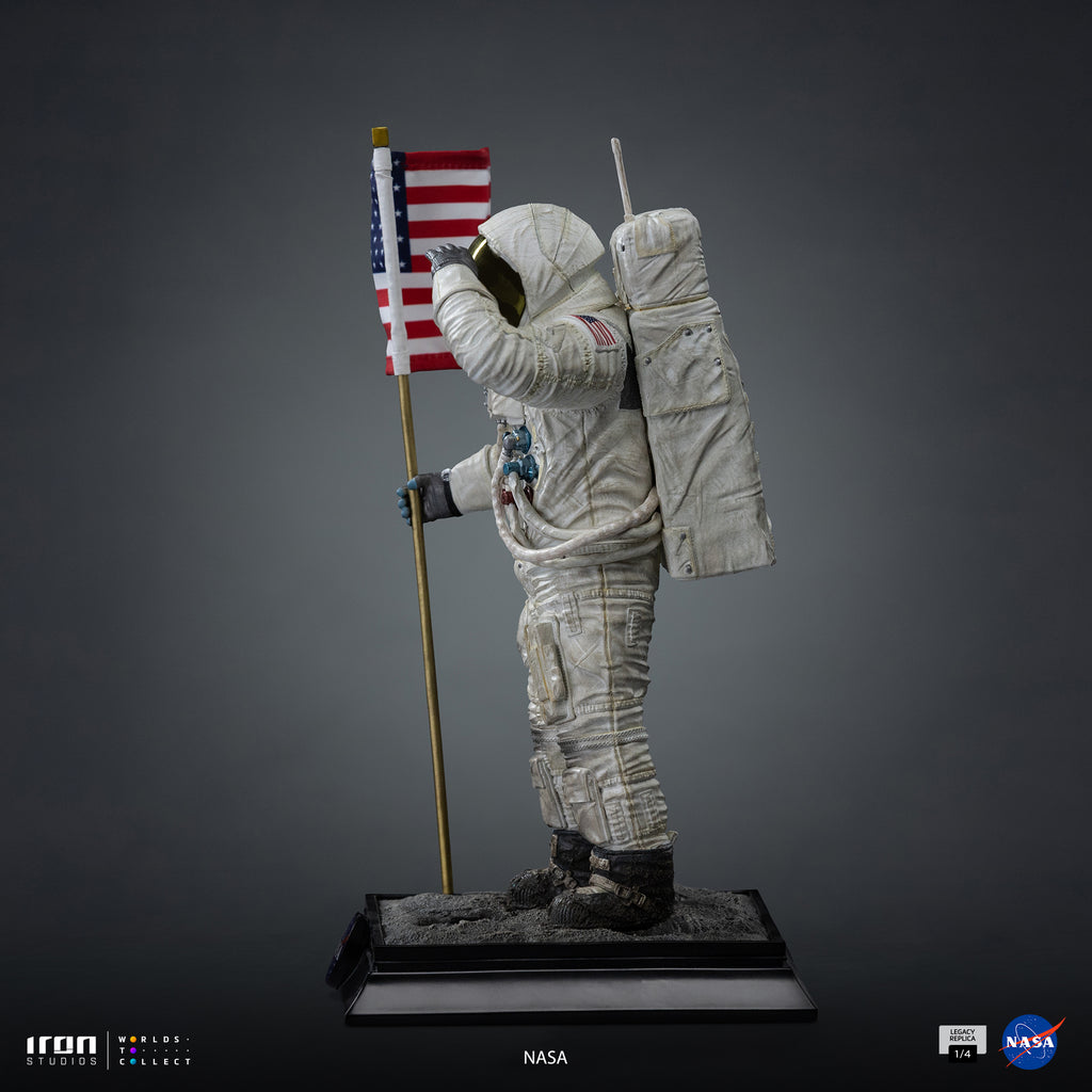 Pre-Order - Statue  Apollo 11 Astronaut - Nasa - Legacy Replica 1/4 - Iron Studios