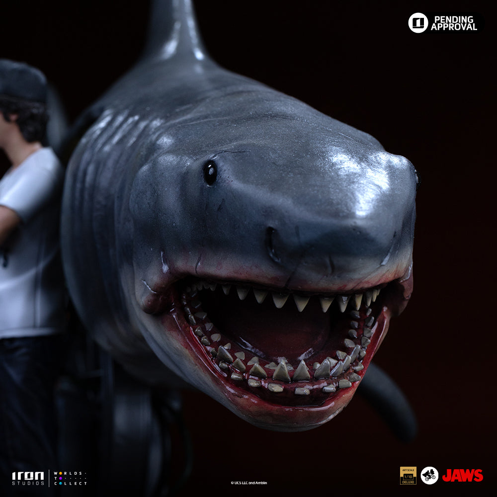 Pre-Order - Statue Steven Spielberg & Jaws 50th Anniversary – Deluxe Art Scale 1/10 – Iron Studios