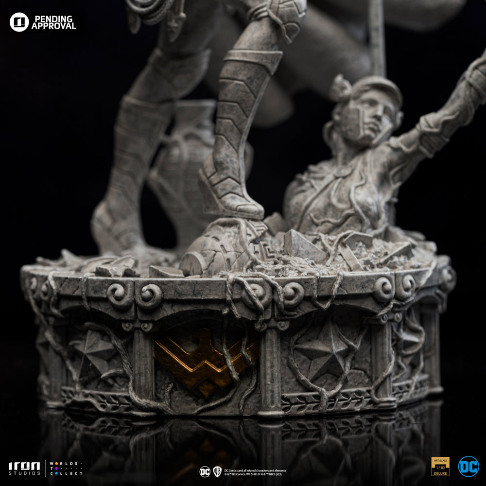 Statue Wonder Woman Unleashed Marble Variant - DC Comics - Art Scale 1/10 - Iron Studios