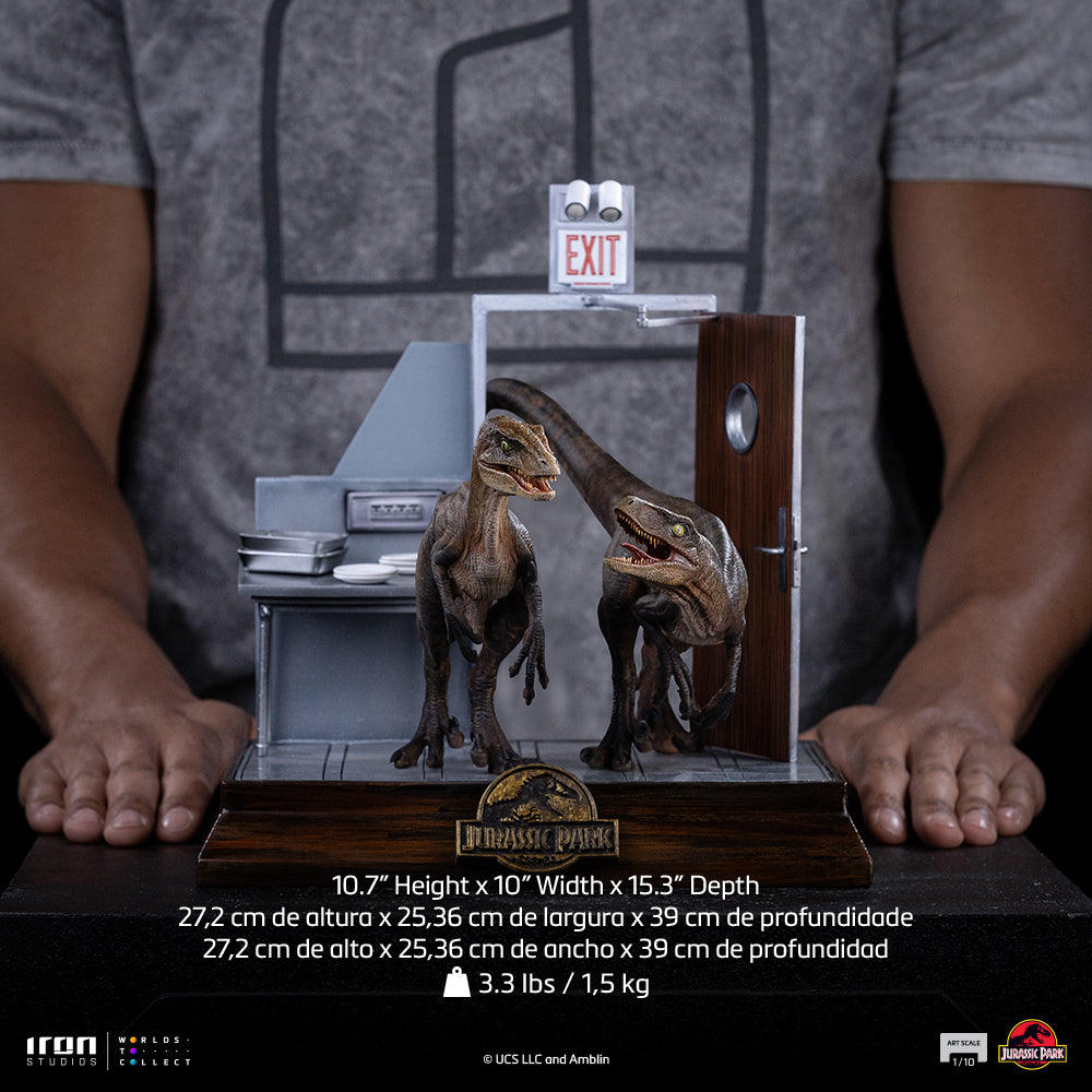 Pre-Order - Statue Raptors at the Kitchen’s Door – Jurassic Park – Art Scale 1/10 – Iron Studios
