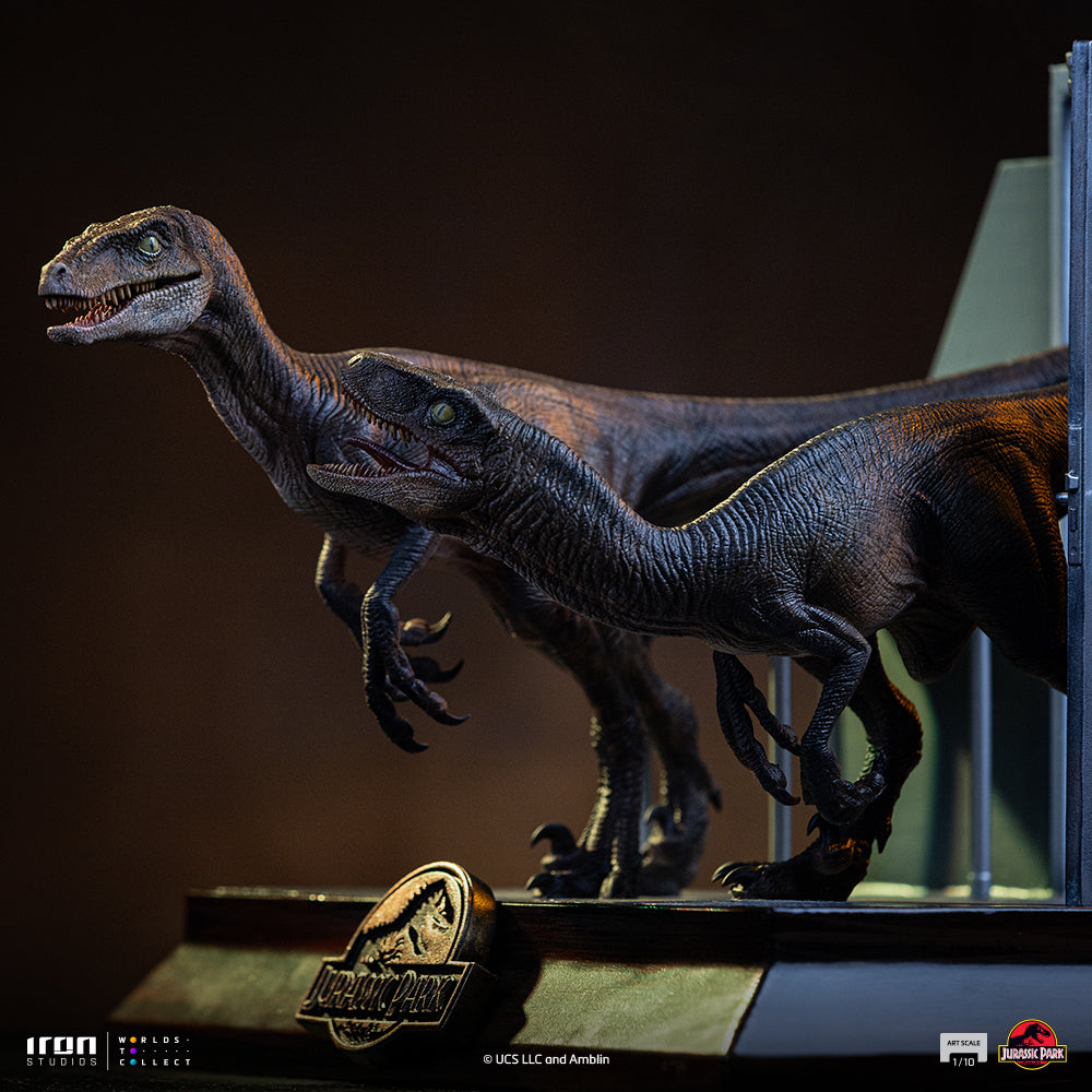 Realistic Raptor Statue Pre-Order - Statue Raptors at the Kitchen’s Door – Jurassic Park – Art ...