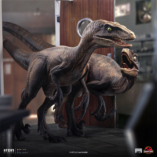 Pre-Order - Statue Raptors at the Kitchen’s Door – Jurassic Park – Art Scale 1/10 – Iron Studios